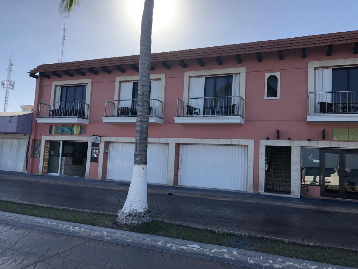 Hostel Frente Al Mar Tropico 20º โกซูเมล ภายนอก รูปภาพ